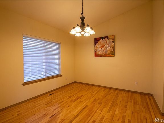 3rd image of 1120 Nepean Dr SE