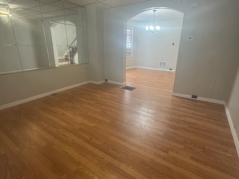 320 Moore St — Photo 1