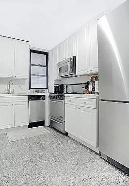 3rd image of 142 E 49th St #3AA