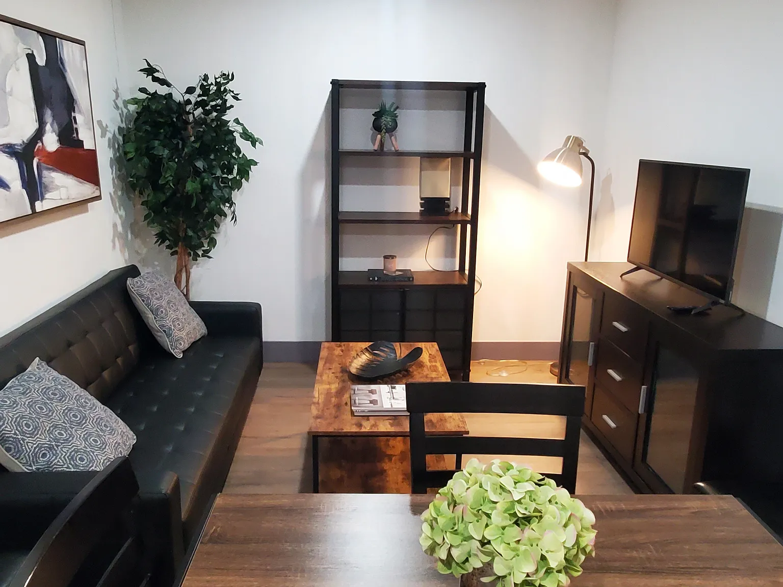 1 bed, 400 sqft, $2,100 — Photo 3
