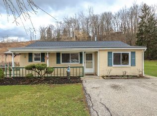 7768 Saxon Dr, Kirtland, OH 44094