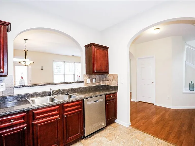1187 Kendrew Pass — Photo 12