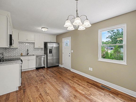 5th image of 6329 Clovernook Dr