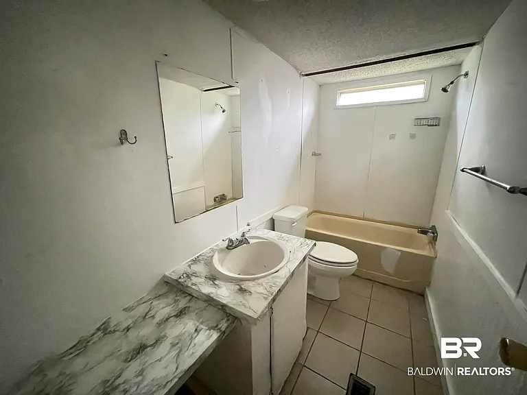 426 Robin Cir — Photo 11