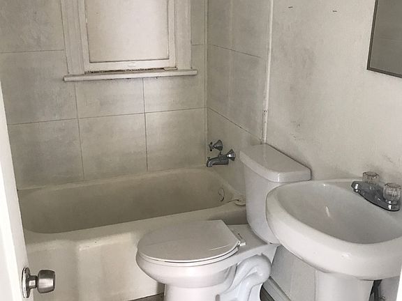 2nd image of 2027 1st Ave N APT 5