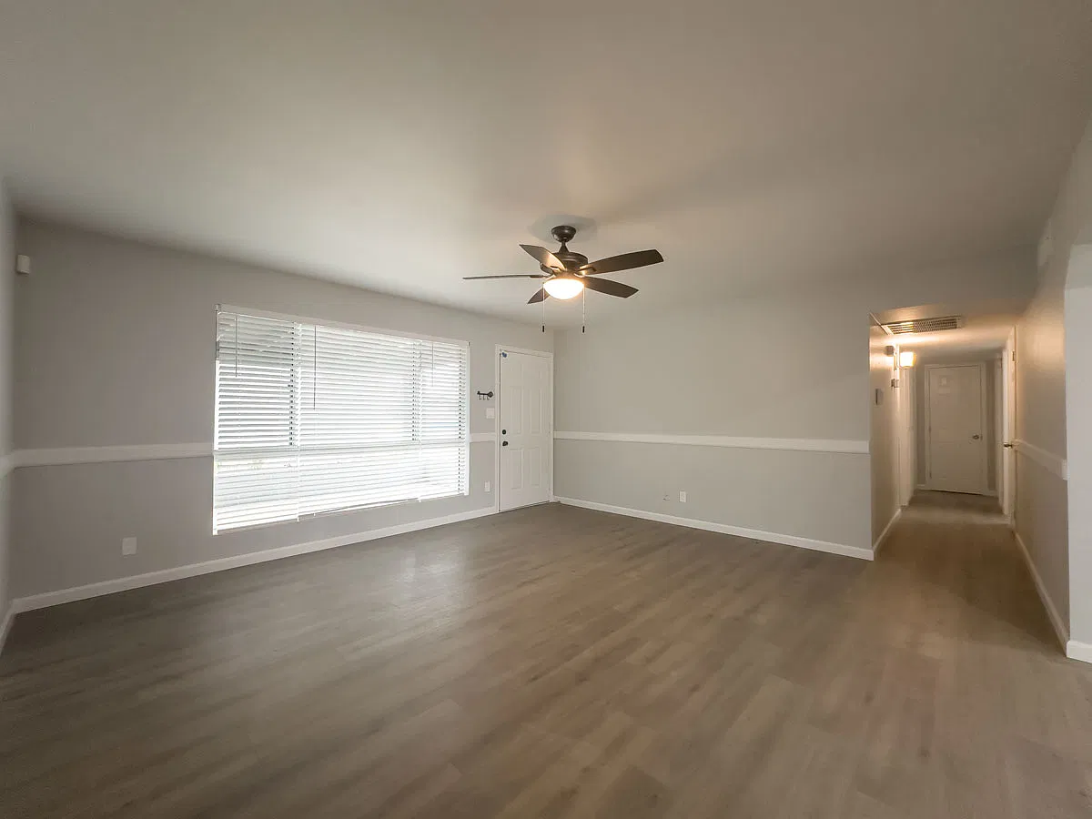 Remodeled 4 Bed + 2 Bath + NO HOA — Photo 4