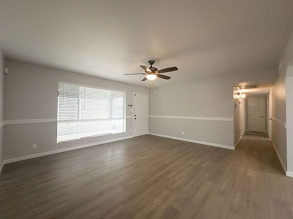 4th image of 2629 W Larkspur Dr