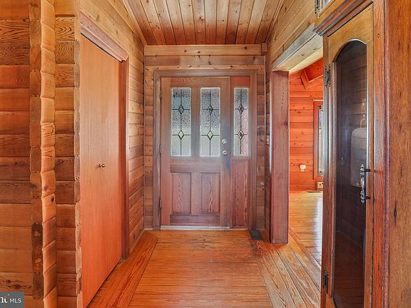 4th image of 225 Pine Grove Rd