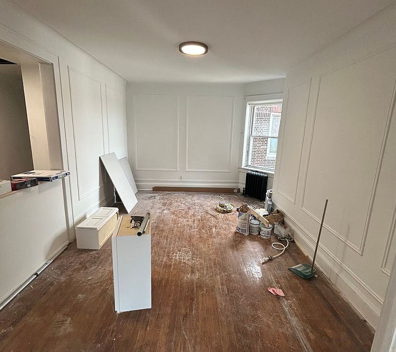 1st image of 300 Elm Pl APT 11