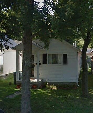 2nd image of 822 W 13th St