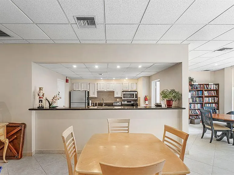 800 SE 20th Ave #407 — Photo 29