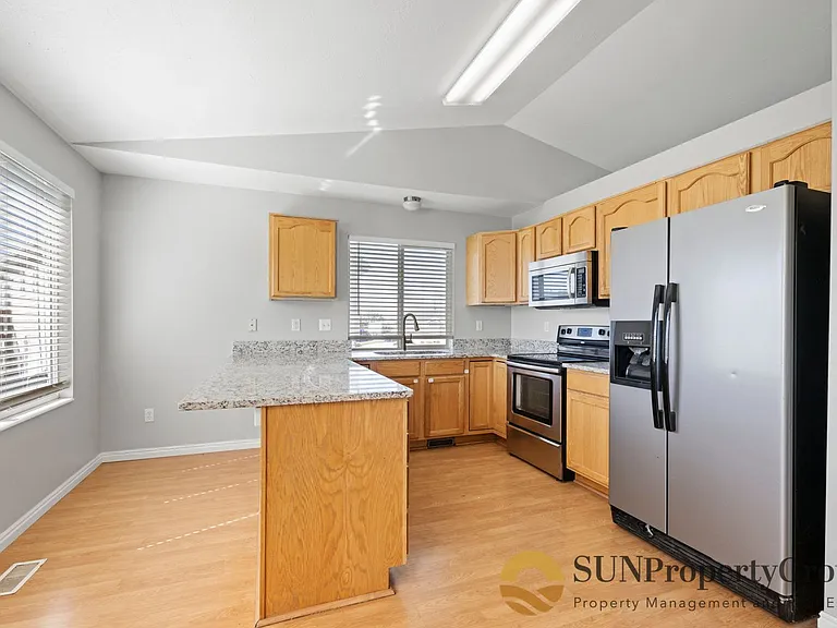 5458 S 4250 W — Photo 7