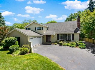 6S453 Millcreek Ct, Naperville, IL 60540