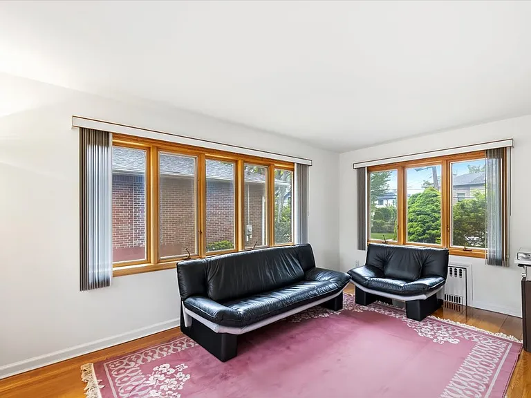 535 Summit St — Photo 8