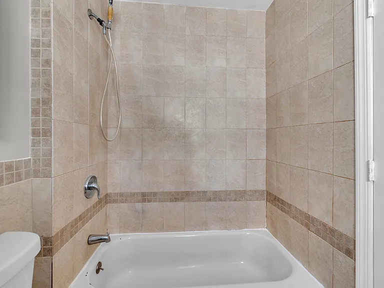 110 S Devine St #2 — Photo 7