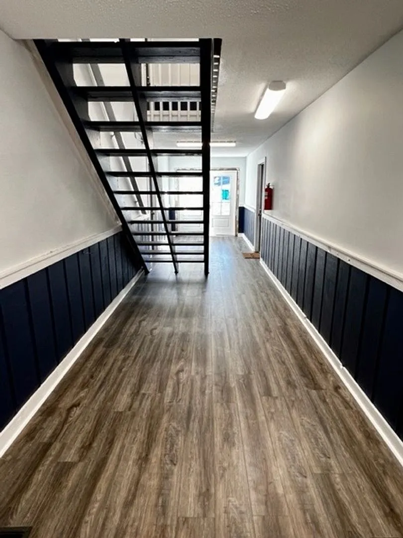 Creekside Apartments — Photo 3