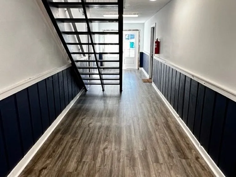 Creekside Apartments — Photo 3