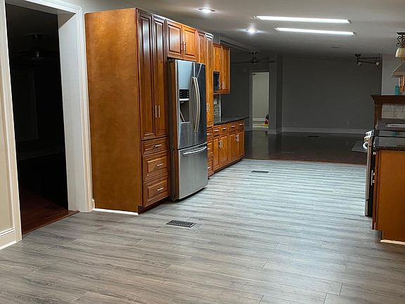 Kitchen and breakfast area