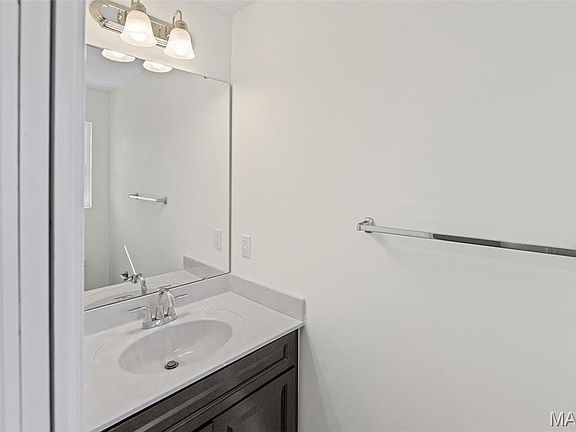 4th image of 1715 Scheel St