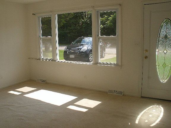 3rd image of 111 Bell Dr