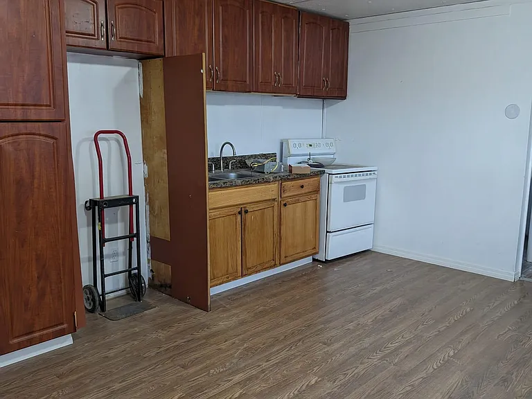 140 Darley Ln — Photo 4