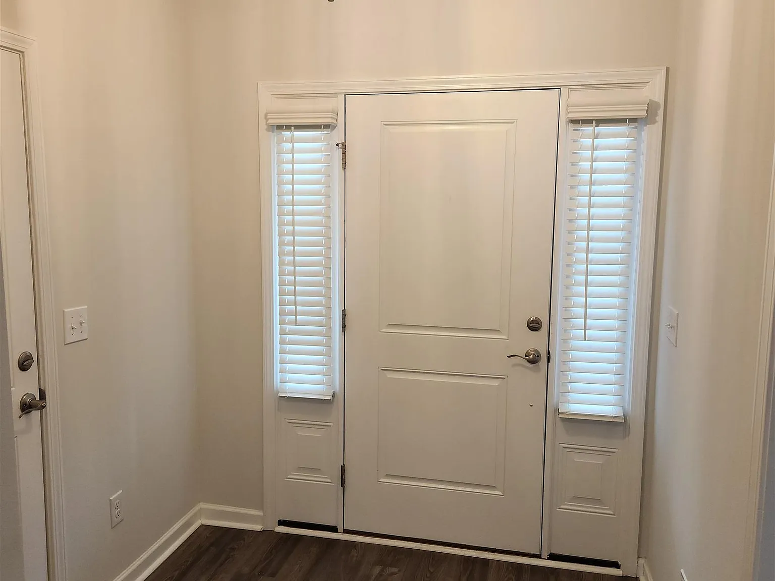 3 bed, 1600 sqft, $2,100 — Photo 3