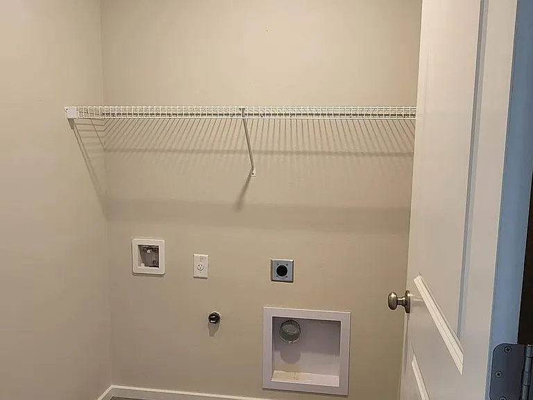 2215 Livesay Ln — Photo 12