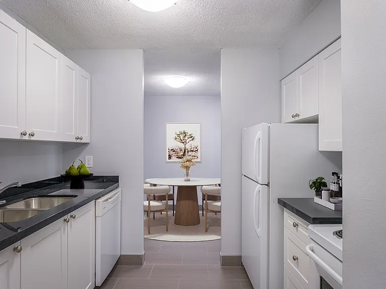 205 Oxford St E — Photo 13