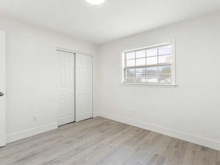 1524 Arizona Ave NE — Photo 22