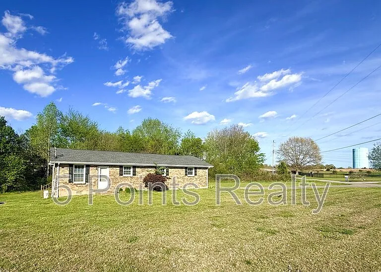 2121 Bracey Cir #A — Photo 9
