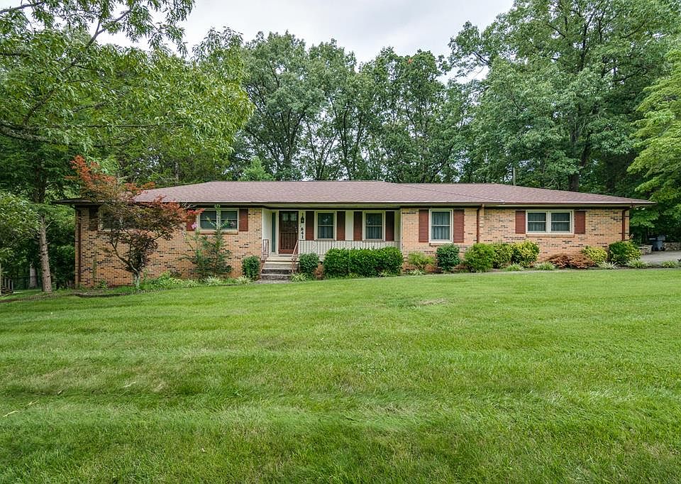 1st image of 841 Lone Oak Dr