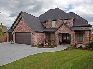 125 Chattin Cir, Bentonville, AR 72712