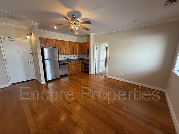 3rd image of 510 E Broad St #202