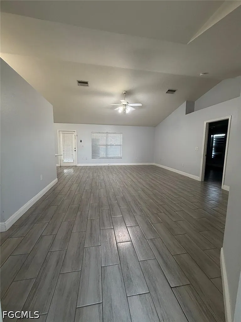 4 bed, 2.0 bath, 1858 sqft, $2,000 — Photo 2