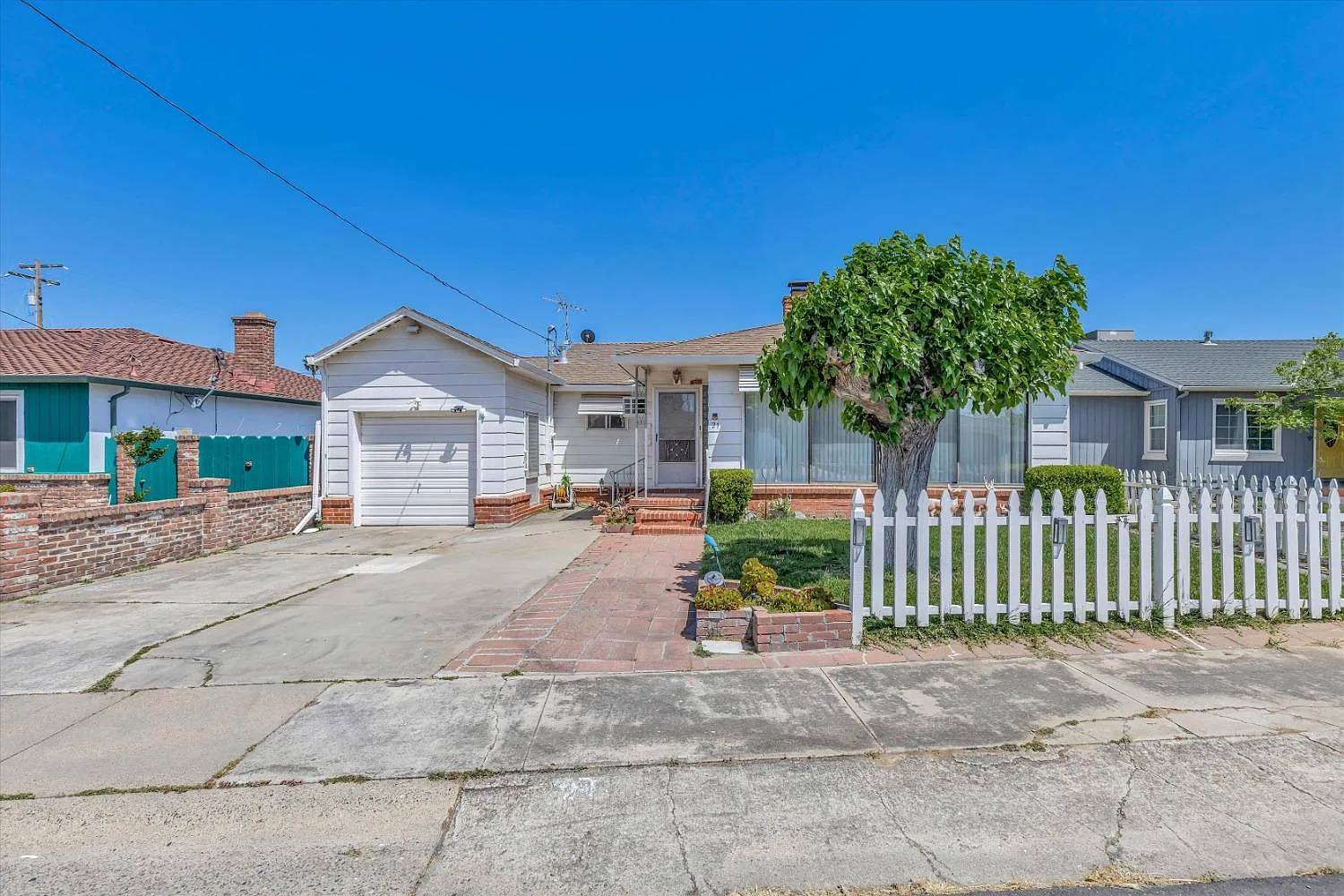 21 4th Ave photo 1