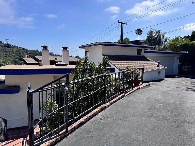 1055 Dyer Pl — Photo 1