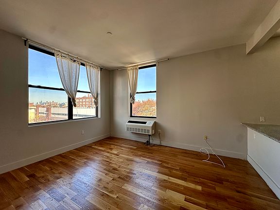 5th image of 564 De Kalb Ave #321