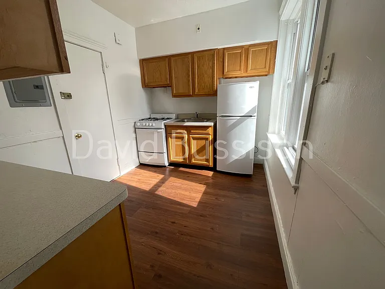 127 Sutherland Rd #E — Photo 10