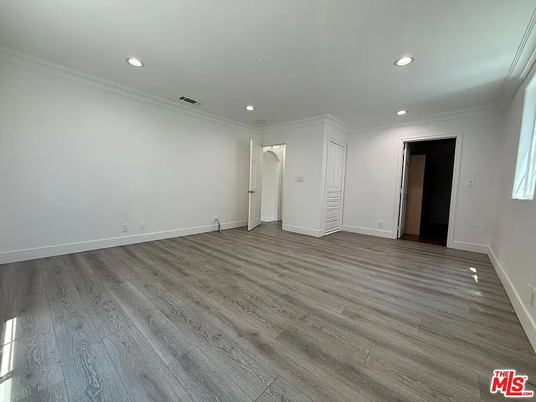 6742 Radford Ave — Photo 16