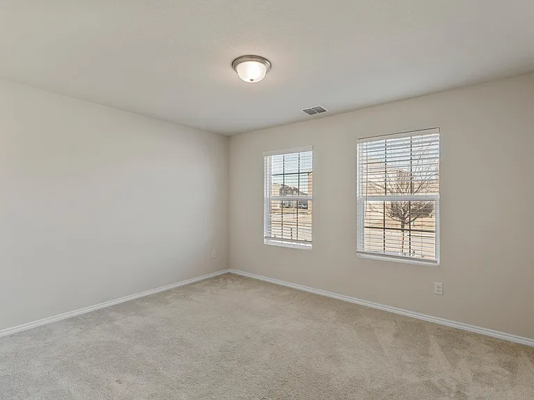 10121 Wyseby Rd — Photo 21