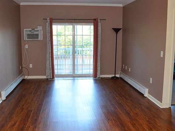 4th image of 18 Harbor Ave APT 201