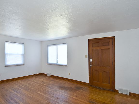 All new windows with min-blinds throughout
