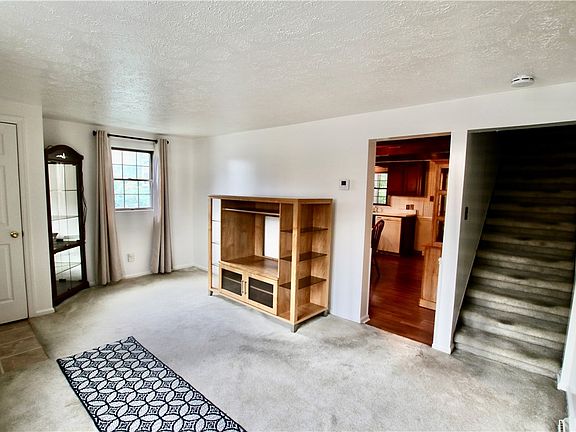 2nd image of 319 1st Ave