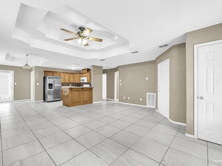 1933 River Bend Dr — Photo 4