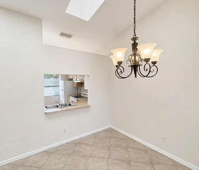 320 SW 3rd Pl #3 — Photo 8