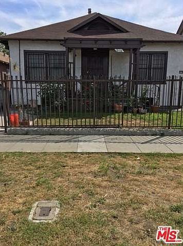1st image of 914 W 62nd St