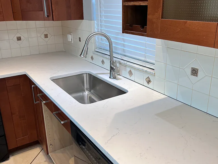 4600 Cove Cir #709 — Photo 6