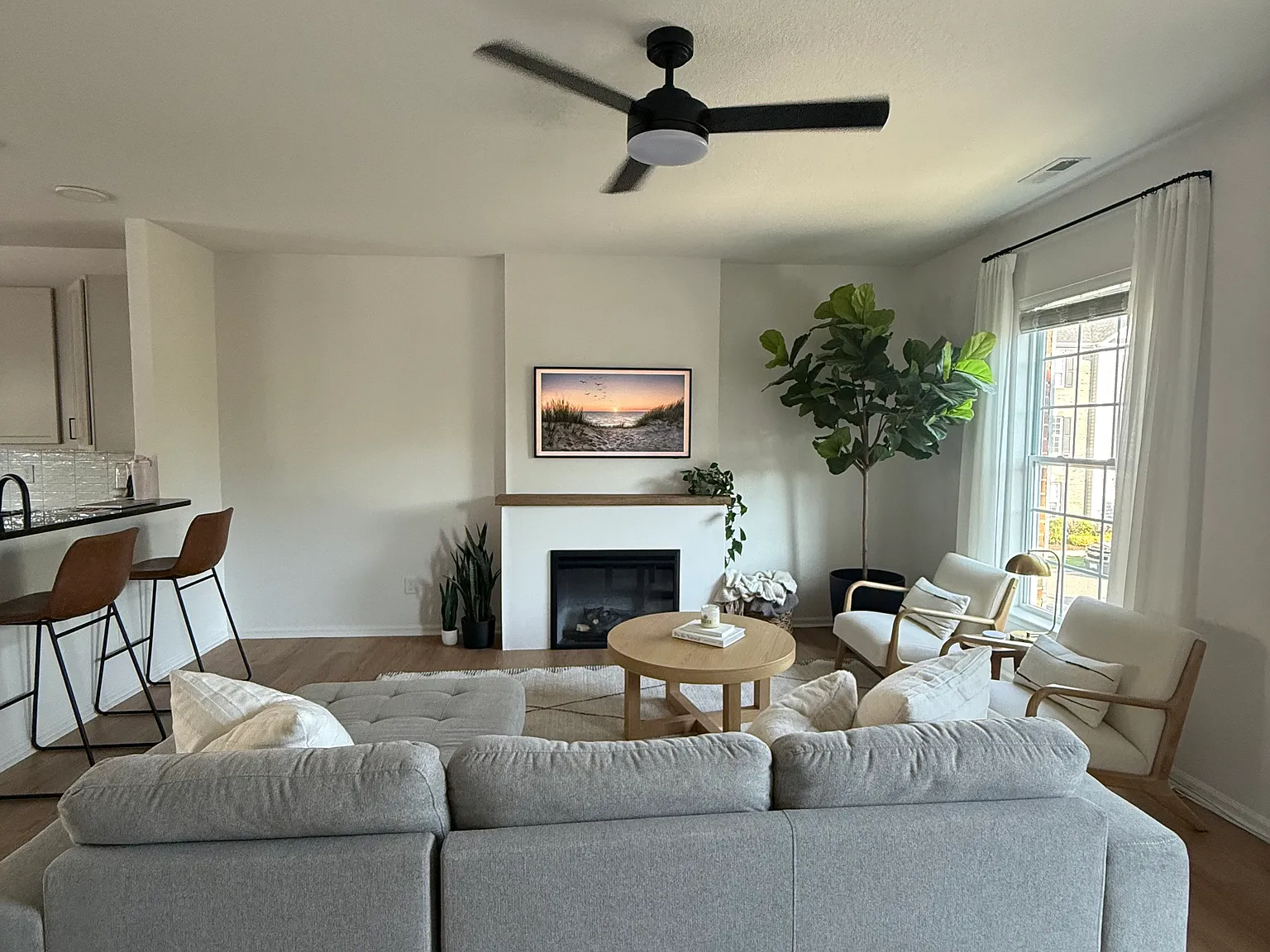 3 bed, 3.5 bath, 1710 sqft, $3,200 — Photo 4