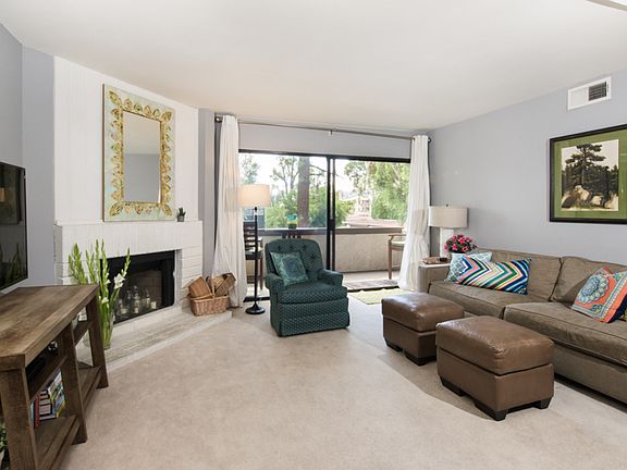 2nd image of 5800 Owensmouth Ave APT 66