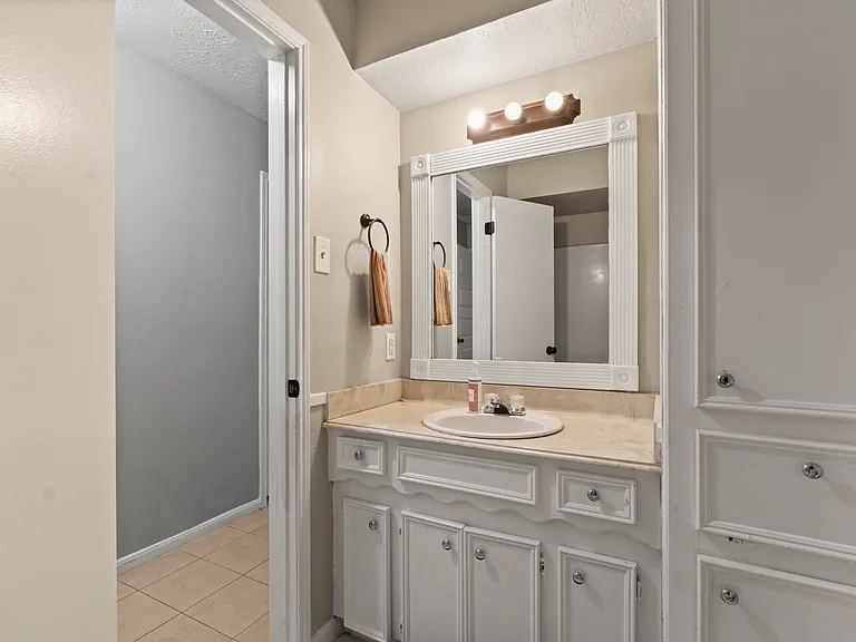 25818 Leafywood Dr — Photo 17
